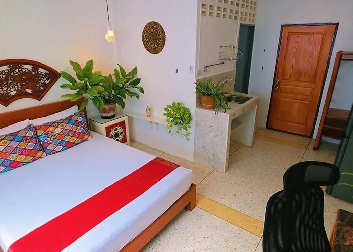 Appartement Lumphini 3 Teakwood Red At Steamy Location