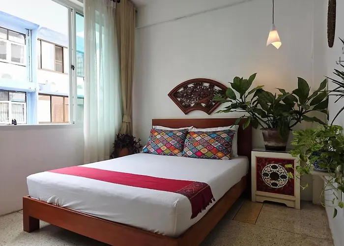 Lumphini 3 Teakwood Red At Steamy Location Appartement Bangkok
