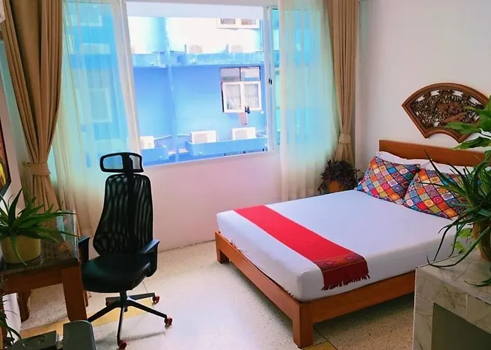 Appartement Lumphini 3 Teakwood Red At Steamy Location Bangkok
